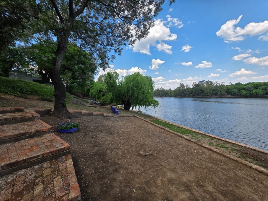 4 Bedroom Property for Sale in Lindequesdrif North West